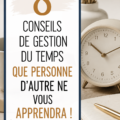 Une femme organisant son emploi du temps avec un calendrier et un ordinateur.