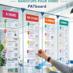 Un tableau Kanban coloré et organisé sur un bureau moderne, mettant en avant le kit complet.