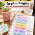 Femme en train de planifier sa journée avec un calendrier numérique, illustrant le concept de time-blocking.
